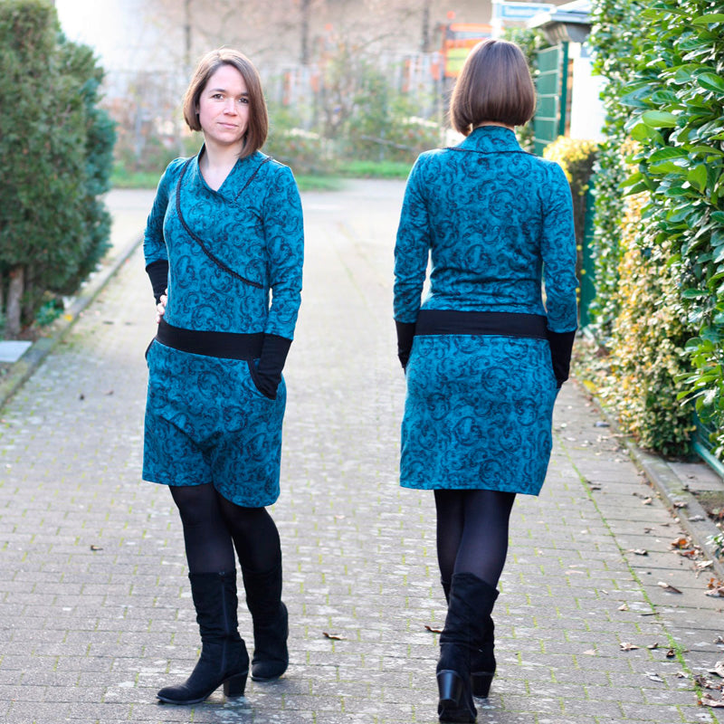 Niela's und Phia's Kragenzauberkleid